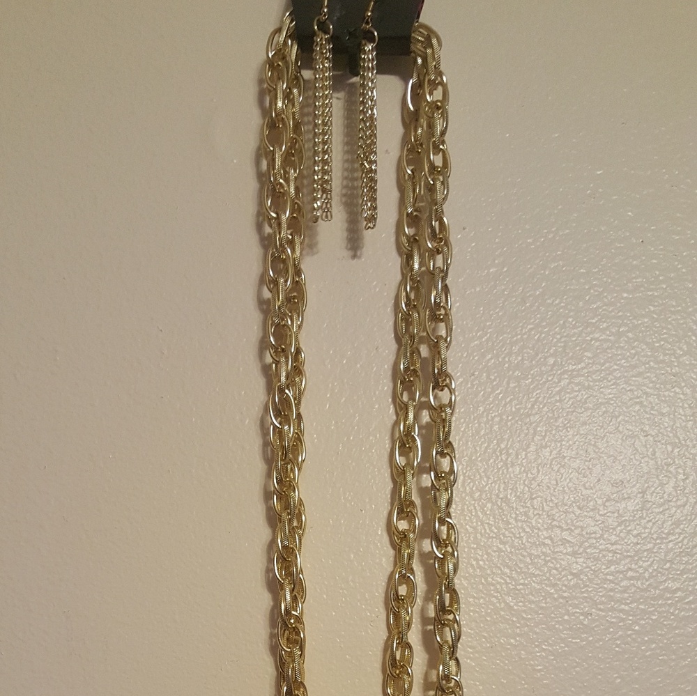 Earing and Necklace Set💋